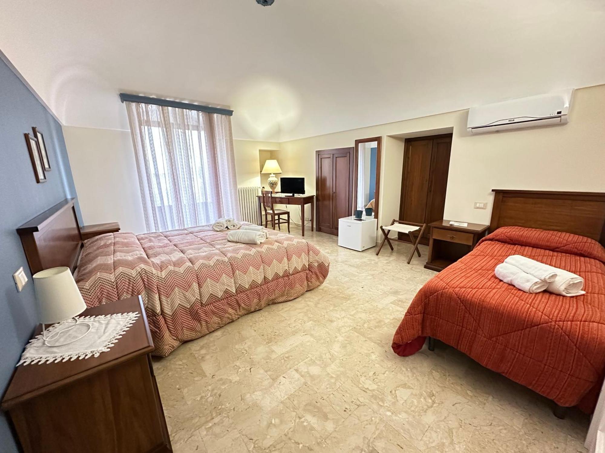 Historic B&B Apartments Home Chiaramonte Gulfi Exterior photo