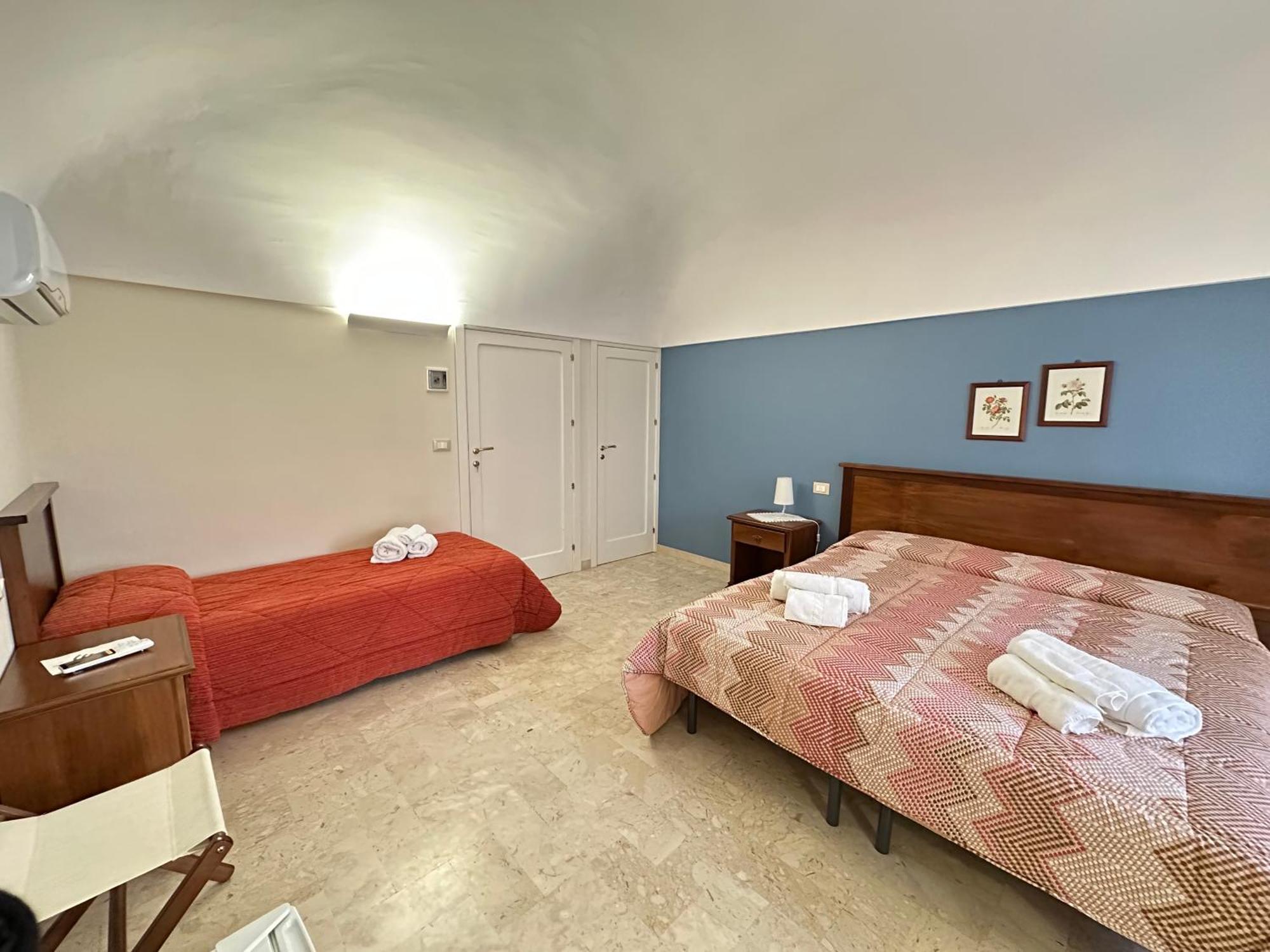 Historic B&B Apartments Home Chiaramonte Gulfi Exterior photo