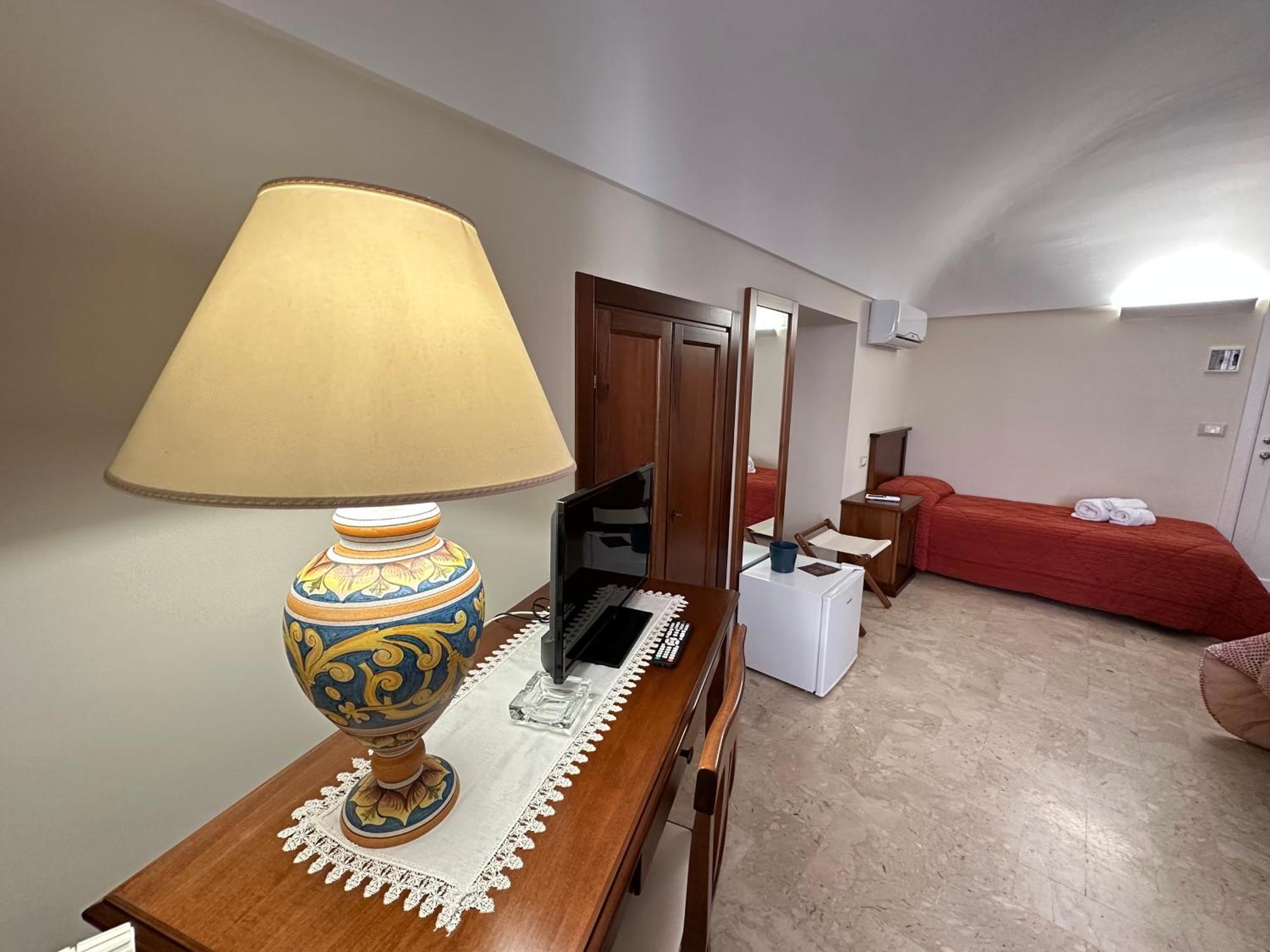 Historic B&B Apartments Home Chiaramonte Gulfi Exterior photo